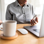 Dell Latitude 9420 2-in-1 to laptop 2 w 1, który wyróżnia się niezwykłą funkcją, jaką jest ExpressSign-In